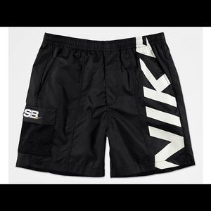 Mens Nike SB  Elastic Waist Board Shorts sz small